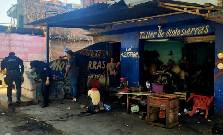 Atacan a balazos taller de motosierras en Apatzingán