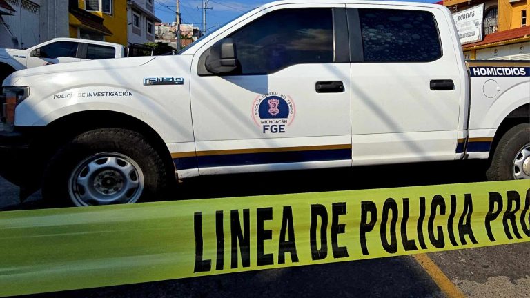 Criminales abandonan a un colombiano asesinado en Funeraria de La Piedad