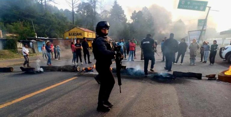 Desaparición de joven normalista de Tiripetío desata bloqueos en Morelia y Pátzcuaro