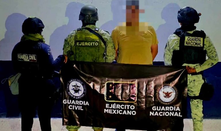 Detienen a un empistolado sujeto, en Apatzingán