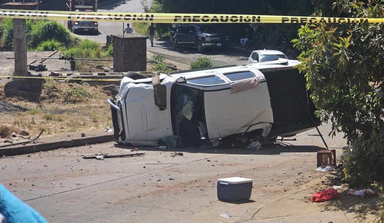 Dos mujeres perecen en accidente automovilístico; hay dos heridos más