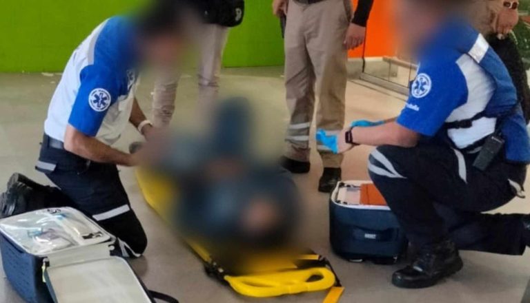 Empleado de mantenimiento cae de lo alto de La Comer Escala Morelia