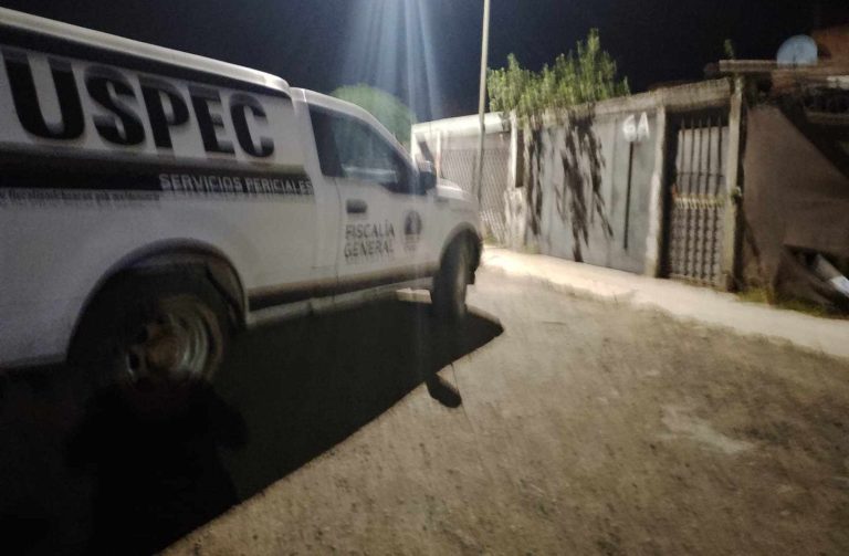 Hombre es baleado afuera de su casa y fallece