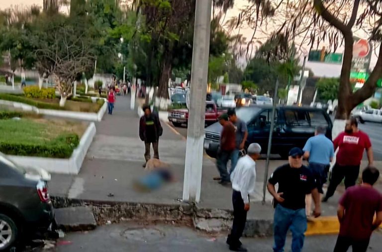 Hombre muere en hospital tras ser baleado, en Uruapan