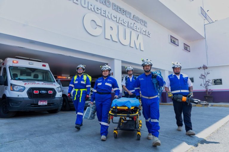 Despliega SSM ambulancias y paramédicos en la Costa Michoacana por Semana Santa