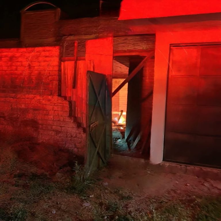 Mujer muere calcinada durante incendio de vivienda, en Uruapan