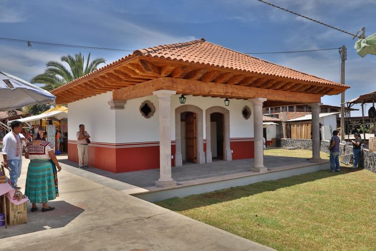 Renuevan imagen urbana en la isla de Janitzio