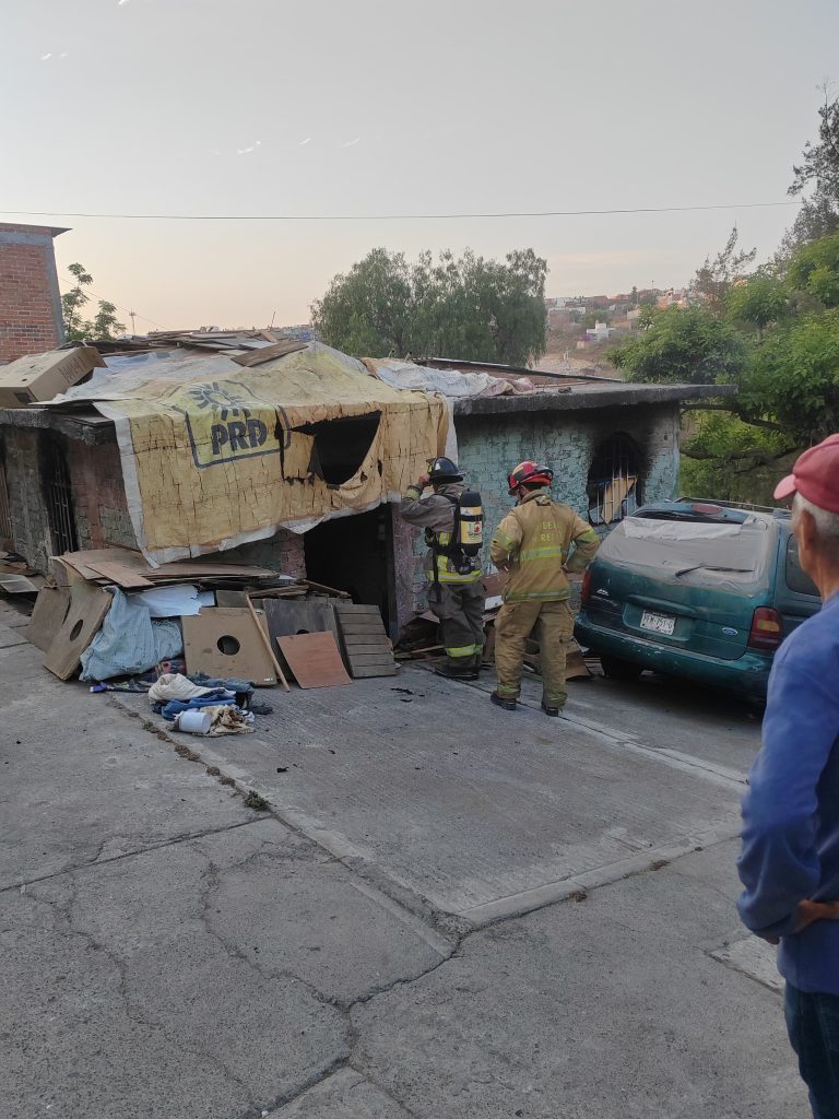 Se registra incendio de domicilio en la colonia Carlos Rivas Larrauri, en Morelia 
