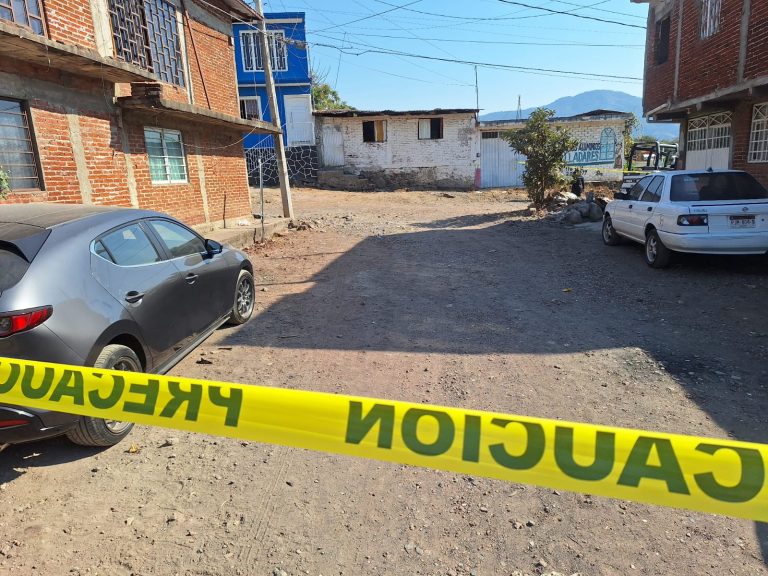Atacan a balazos a una mujer en Uruapan 