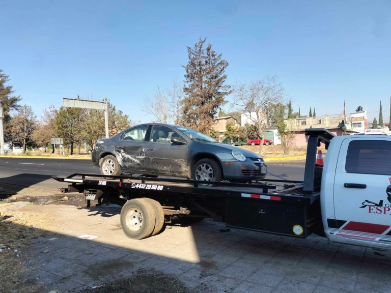 Vuelca auto en la carretera Morelia-Pátzcuaro