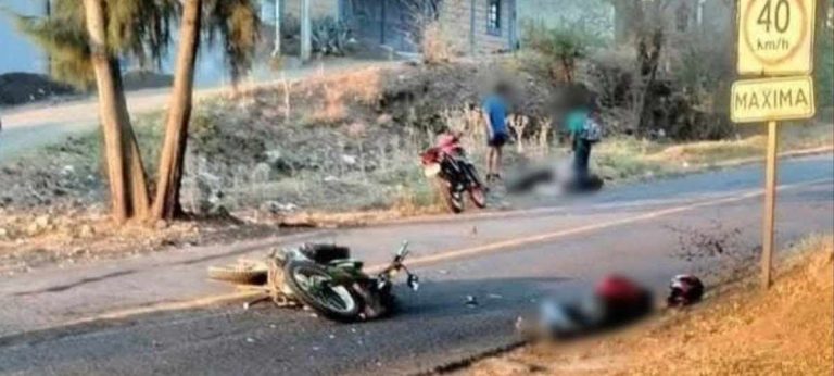 Encontronazo de motocicletas deja 2 jóvenes heridos en Morelia 