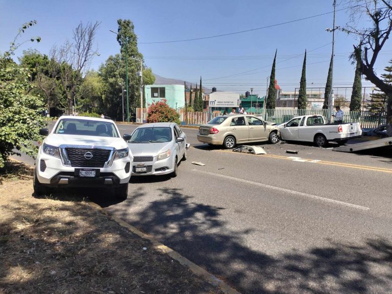 Se registra carambola vehicular en la avenida Madero Poniente de Morelia; hay 1 herido