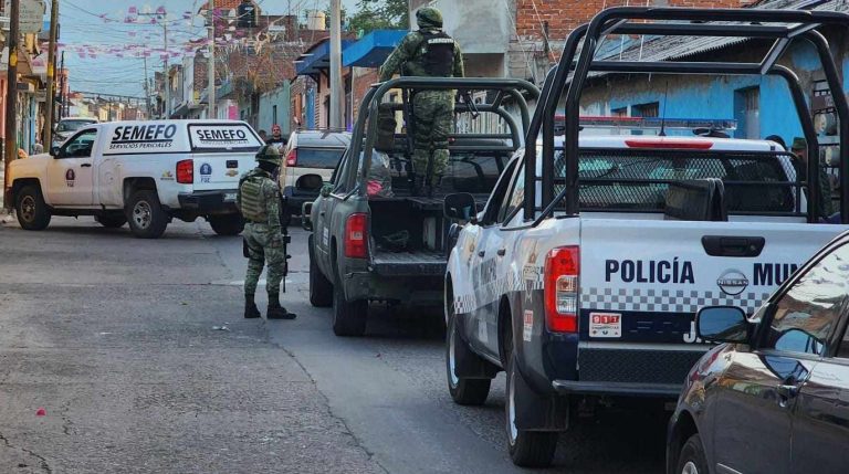 Pistoleros atacan a balazos a dos jóvenes motociclistas en Jacona