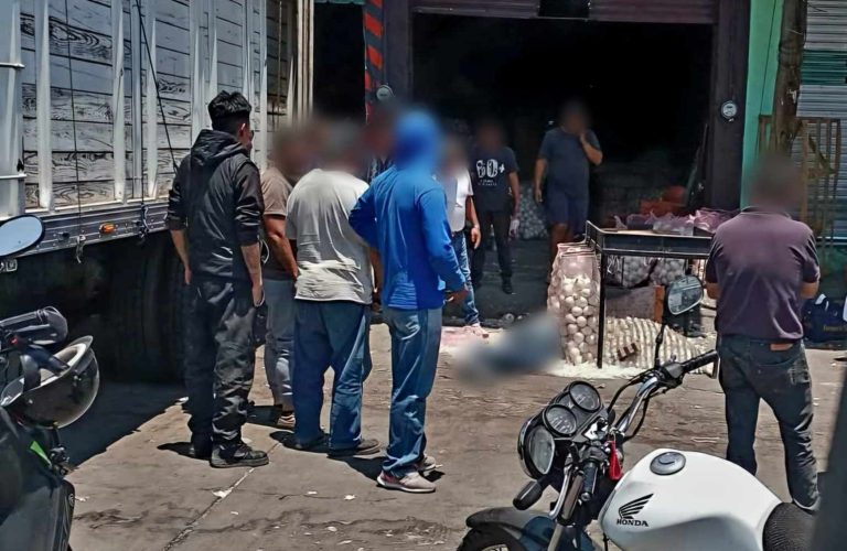 Pistoleros matan a un hombre en la Central de Abastos de Morelia