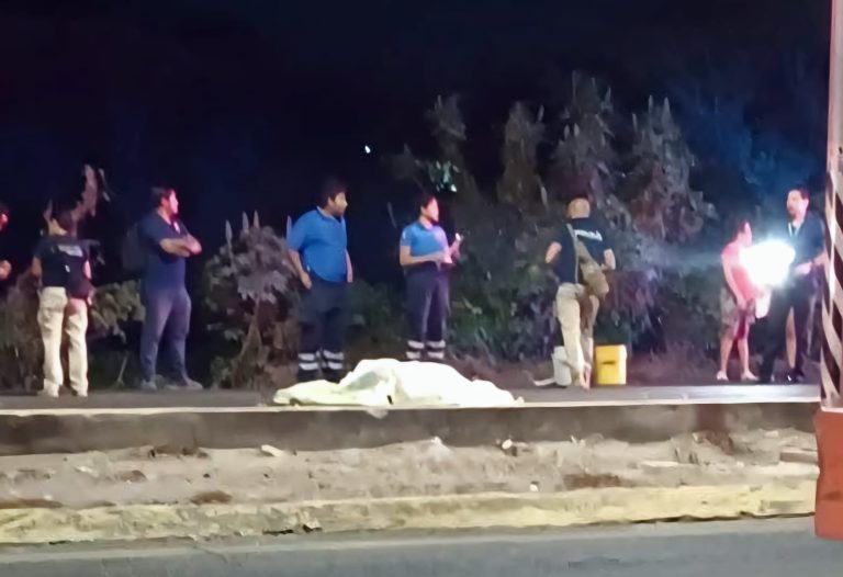 Vehículo desconocido arrolla y mata a ciclista en Lázaro Cárdenas
