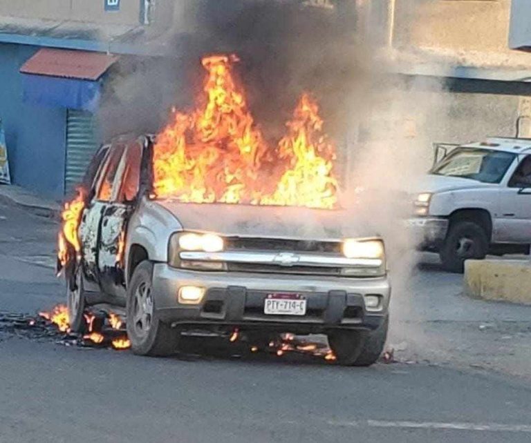 Hallan 2 cadáveres calcinados en camioneta quemada en Téjaro, Tarímbaro