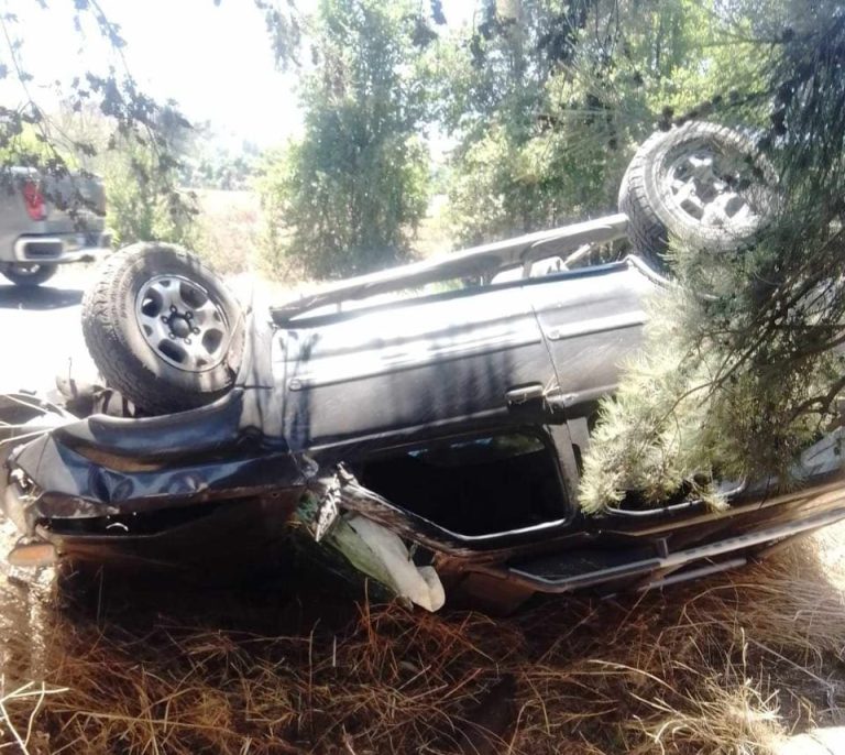 Vuelca camioneta en la Pátzcuaro-Morelia