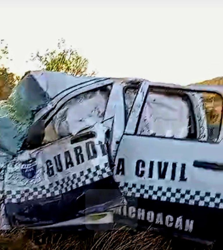 Accidente de patrulla de la GC deja 4 oficiales heridos; hallan envases de bebidas alcohólicas en la escena