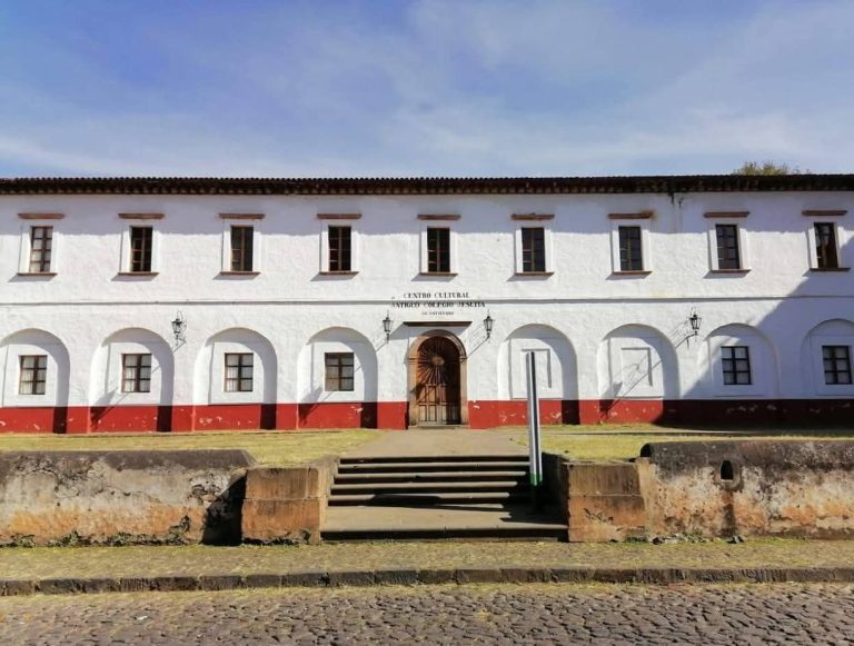 Haz una pausa y disfruta del arte del Antiguo Colegio Jesuita, en Pátzcuaro