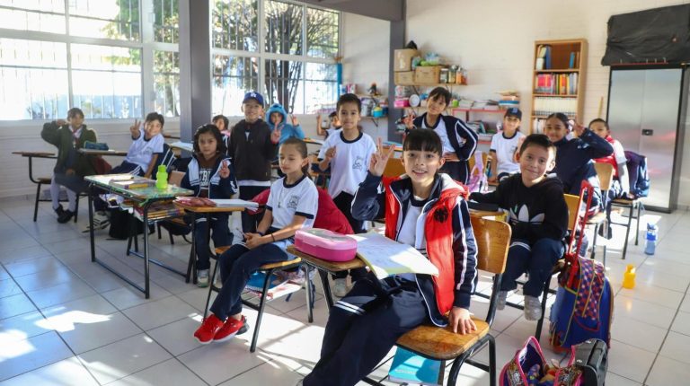 ¡Adiós vacaciones! Más de 900 mil alumnos regresan este lunes a clase