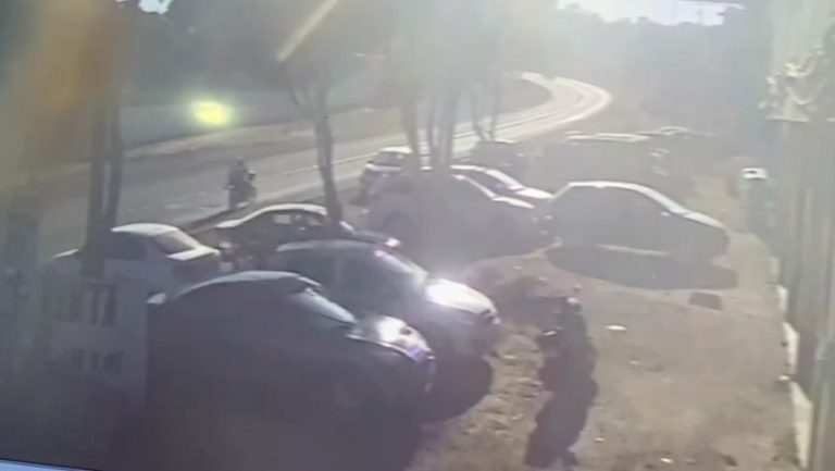 Difunden video de las mujeres en moto impactadas por vehículo de la FGE en Zacapu