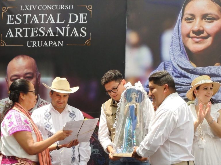 Premian a los mejores contingentes del Desfile Artesanal de Domingo de Ramos