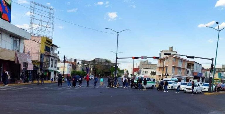 Aseguran a 12 normalistas involucrados en bloqueos de vialidades en Morelia y Tiripetío