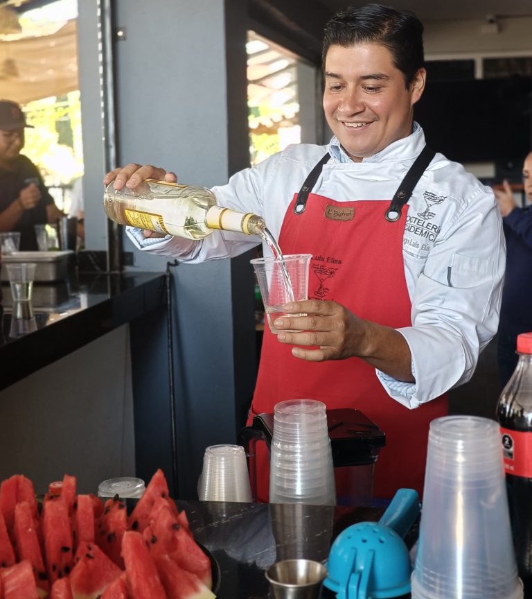 Capacitan a prestadores de servicios turísticos en Huandacareo