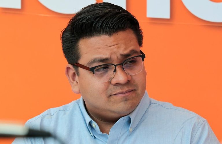 Llegará Antonio Carreño al Congreso local como diputado suplente de Víctor Manríquez