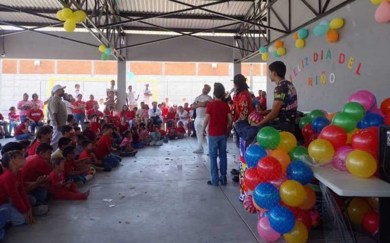 Celebran Día del Niño en penales de Michoacán