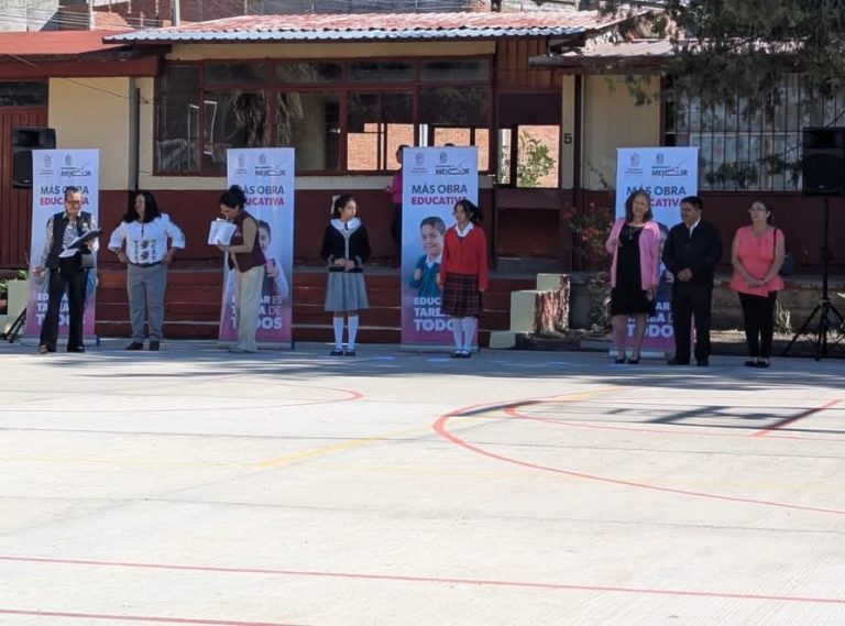 Inauguran tres aulas nuevas y rehabilitación de plaza cívica, en escuela de Morelia