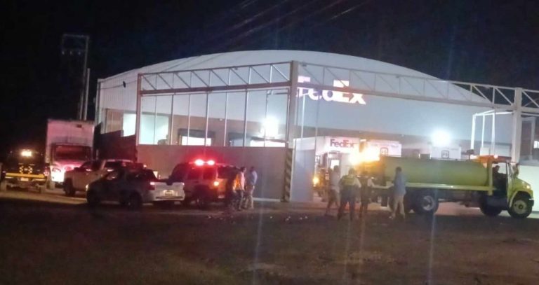 Atienden Bomberos Morelia reporte de incendio en bodega de paquetería