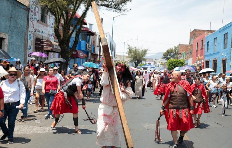 Viacrucis viviente de la colonia Juárez de Morelia, una tarde de fe y tradición