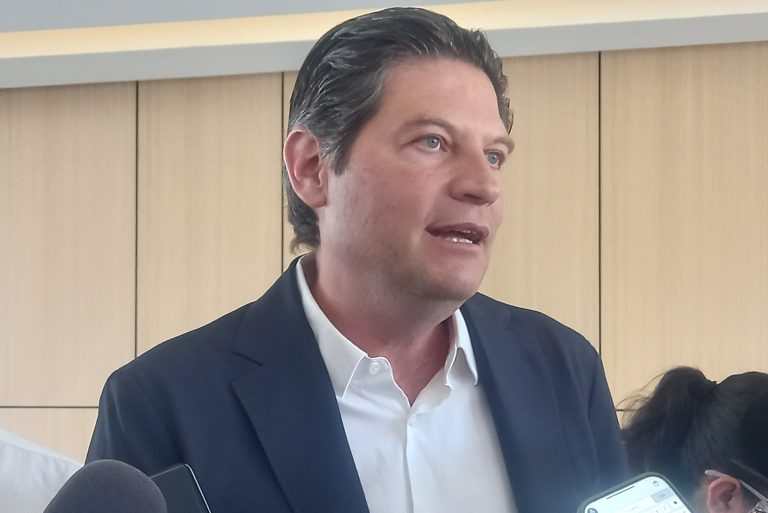Coincide Alfonso Martínez en propuesta de prohibir eventos que hagan apología del delito