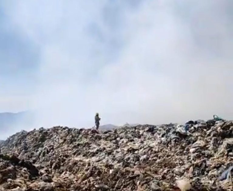 Atienden incendio en el basurero municipal de Quiroga con apoyo de brigadas