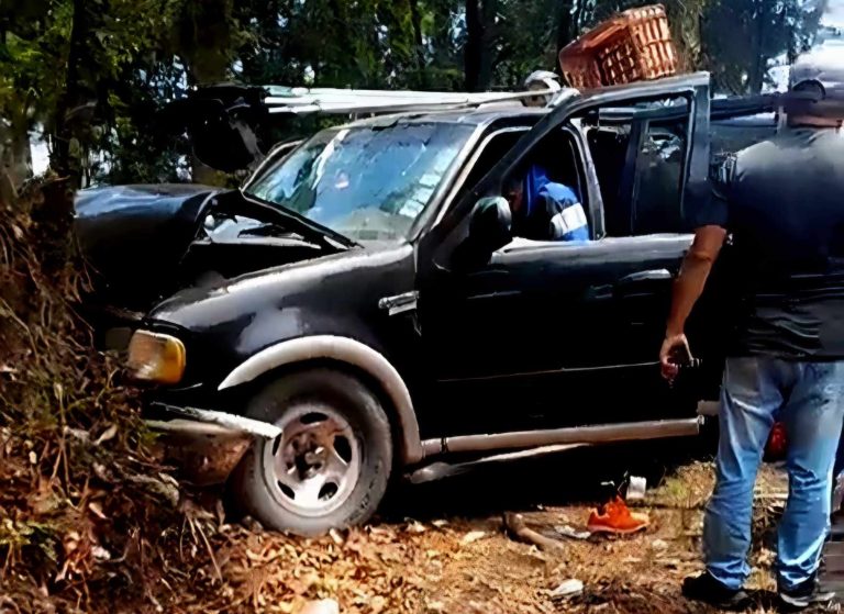 Accidente en carretera San Juan-Tancítaro deja seis jornaleros lesionados