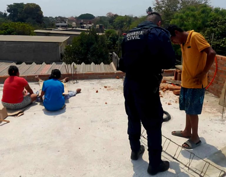 Albañil muere electrocutado mientras laboraba en Lázaro Cárdenas