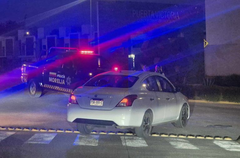 Aseguran a conductor de vehículo con presunto reporte de robo, en Puerta Victoria, en Morelia