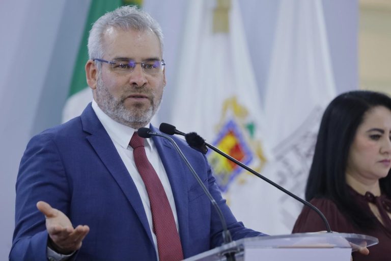 Condena Bedolla iniciativa de arzobispo de capacitar a clérigos para dialogar con delincuentes