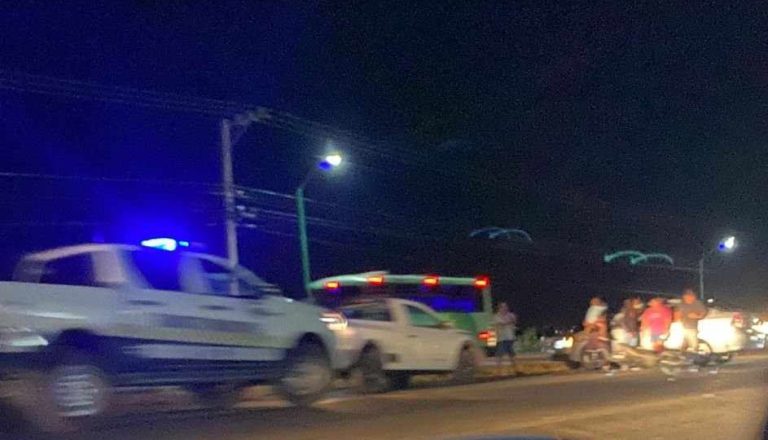 Choque entre dos vehículos deja un herido en la carretera Morelia-Salamanca