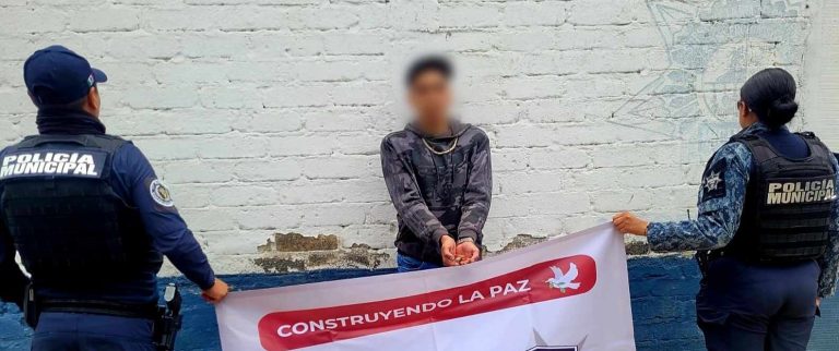 Detienen a joven con droga y recuperan camioneta robada en Pátzcuaro