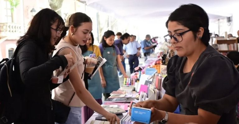 Disfrutaron miles de michoacanos de las letras y la ciencia en la Fiesta del Libro y la Rosa 2025