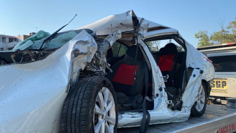 Choque entre auto y camioneta deja un herido y un fallecido en Calzada La Huerta, Morelia