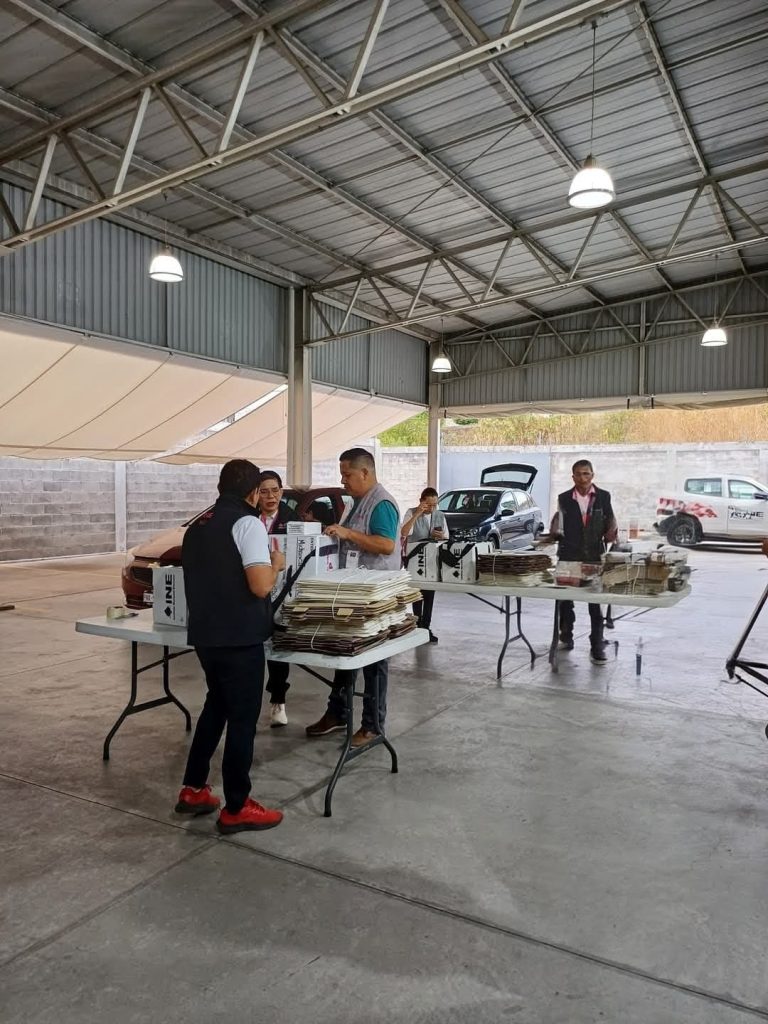 Inicia la distribución de paquetes electorales en Michoacán