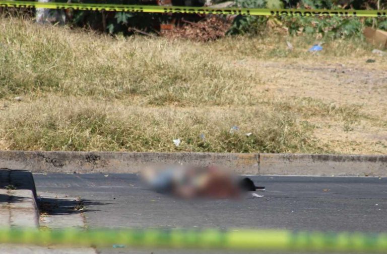 Joven mujer es ultimada a balazos en el Infonavit Progreso Nacional, de Zamora