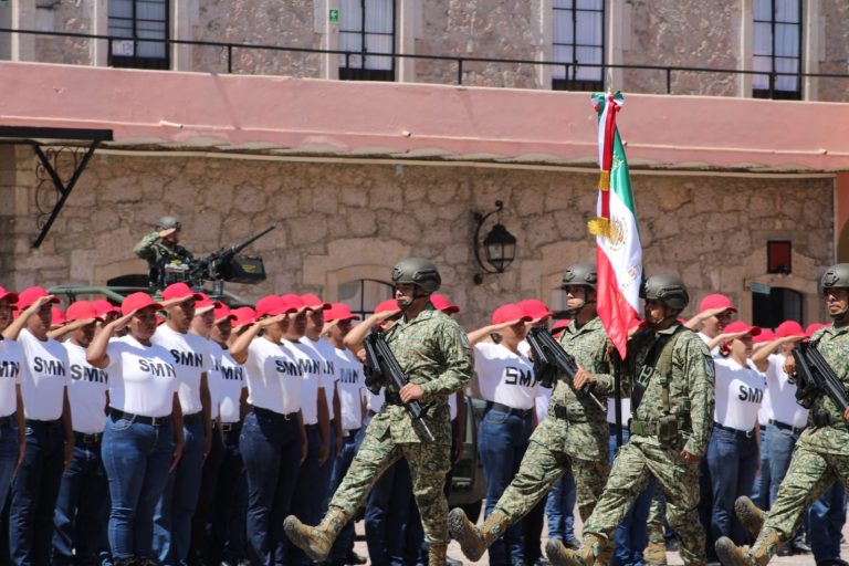 Jóvenes del Servicio Militar Nacional en Michoacán rinden protesta de bandera con honor y patriotismo
