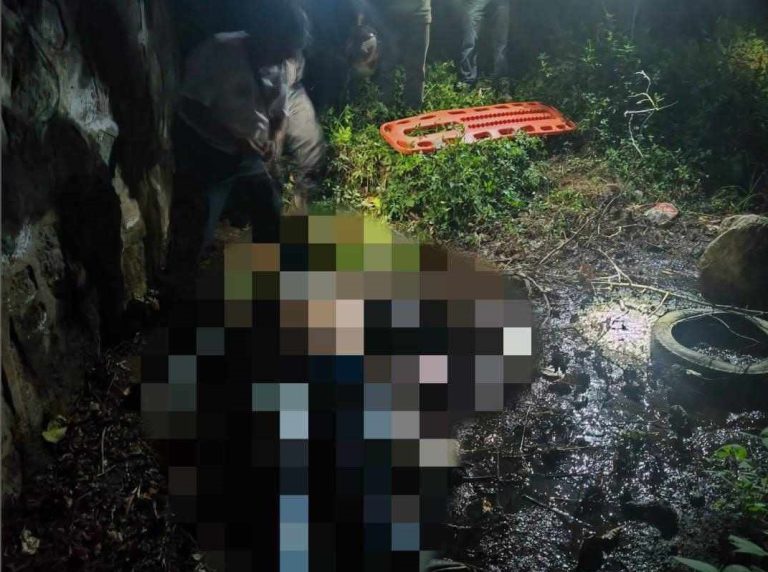 Motociclista muere al caer a un barranco, en el municipio de Zitácuaro