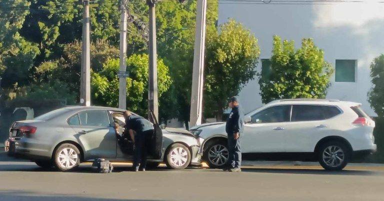 Ocurren dos choques vehiculares en diferentes vialidades de Morelia