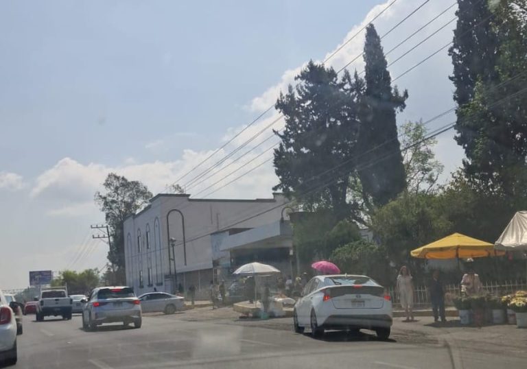 Poca afluencia se aprecia en panteón por Día de las Madres