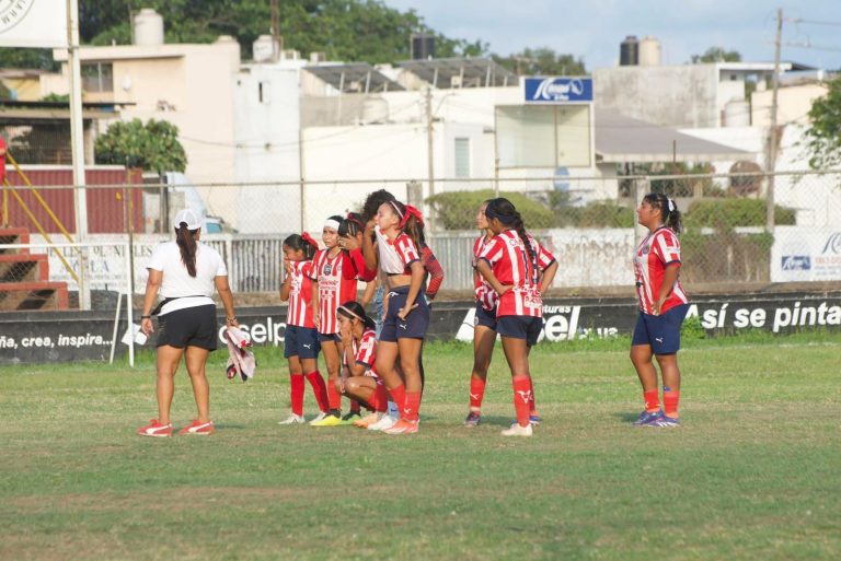 Muere joven futbolista durante final femenil en Lázaro Cárdenas